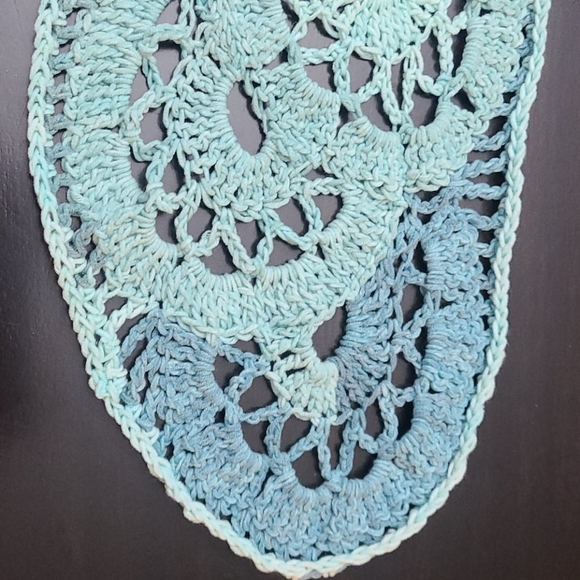 Hand crochet scarf - Picture 2 of 3